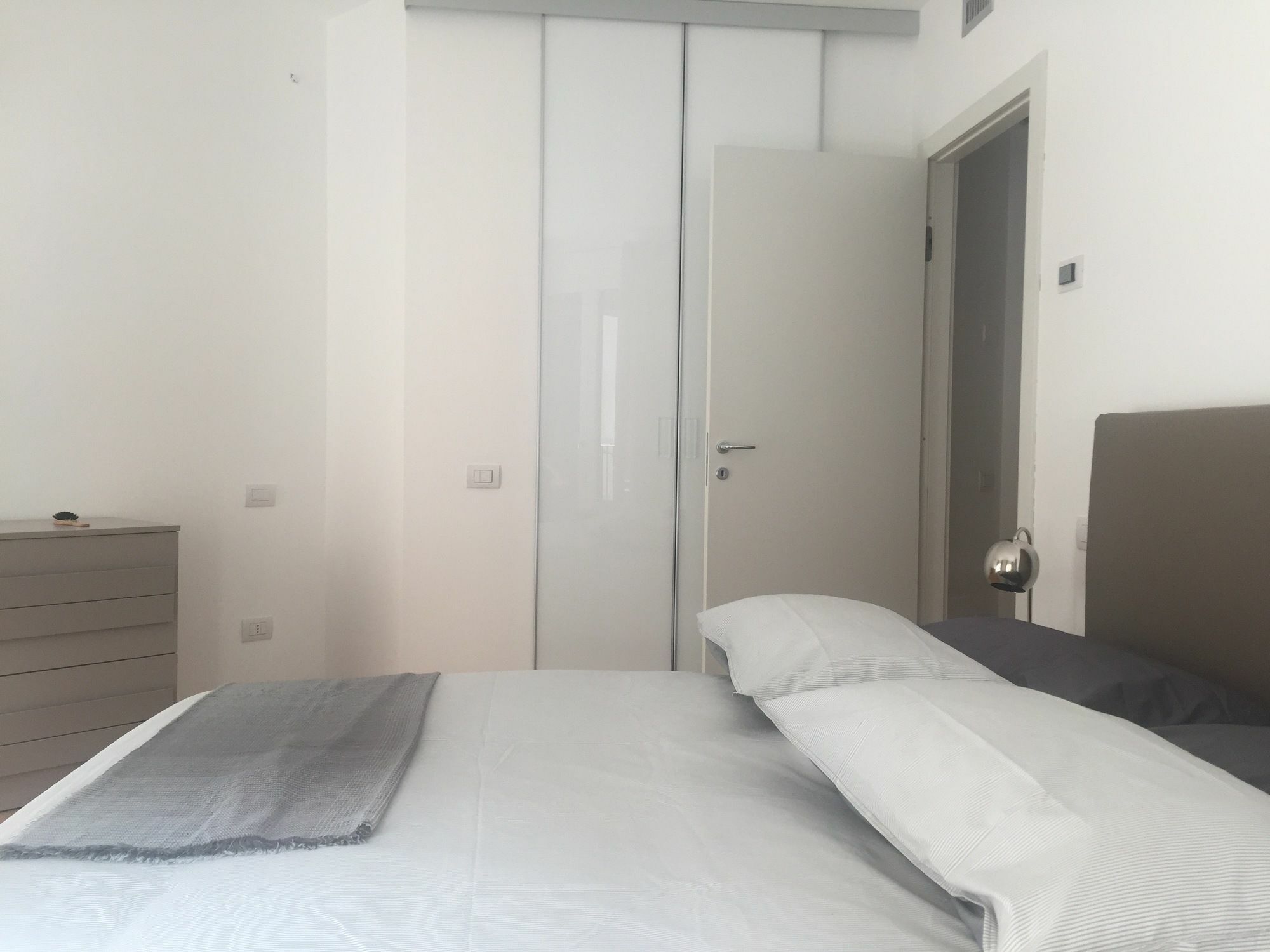 Ferienwohnung Joivy Sunny 1-Bed Flat With Balcony Mailand Exterior foto